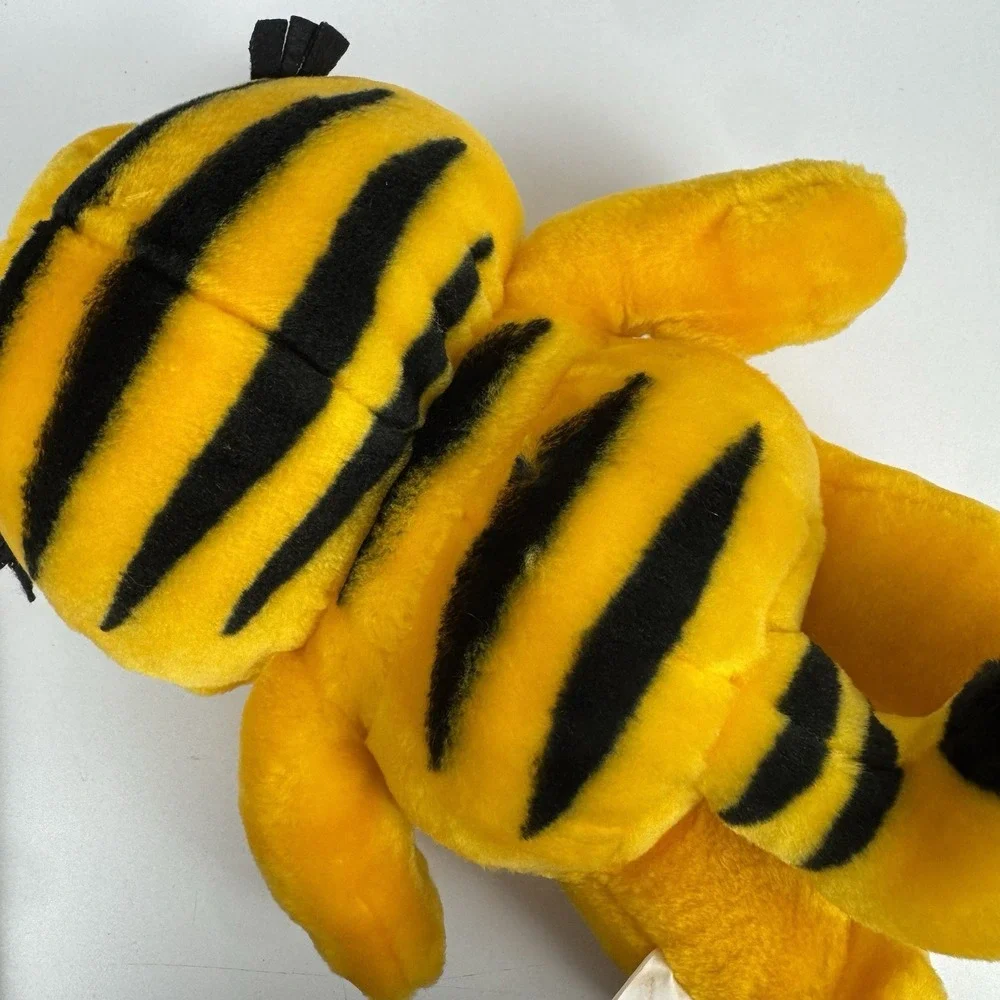 Garfield Plush Classic Orange Cat‎ Stuffed Animal Paws Vintage Style